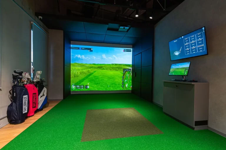 T-One Golf Studio 門前仲町 広々としたシミュレーション打席